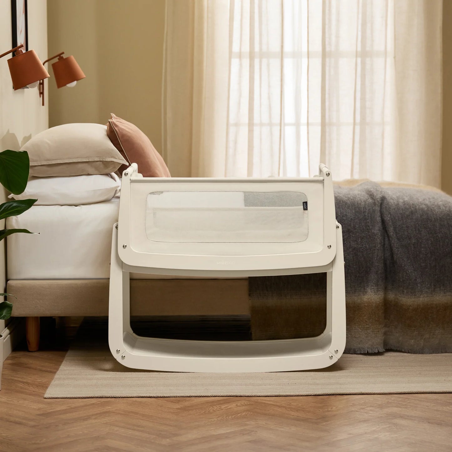 SnuzPod5 Bedside Crib - Cashmere USFN050B