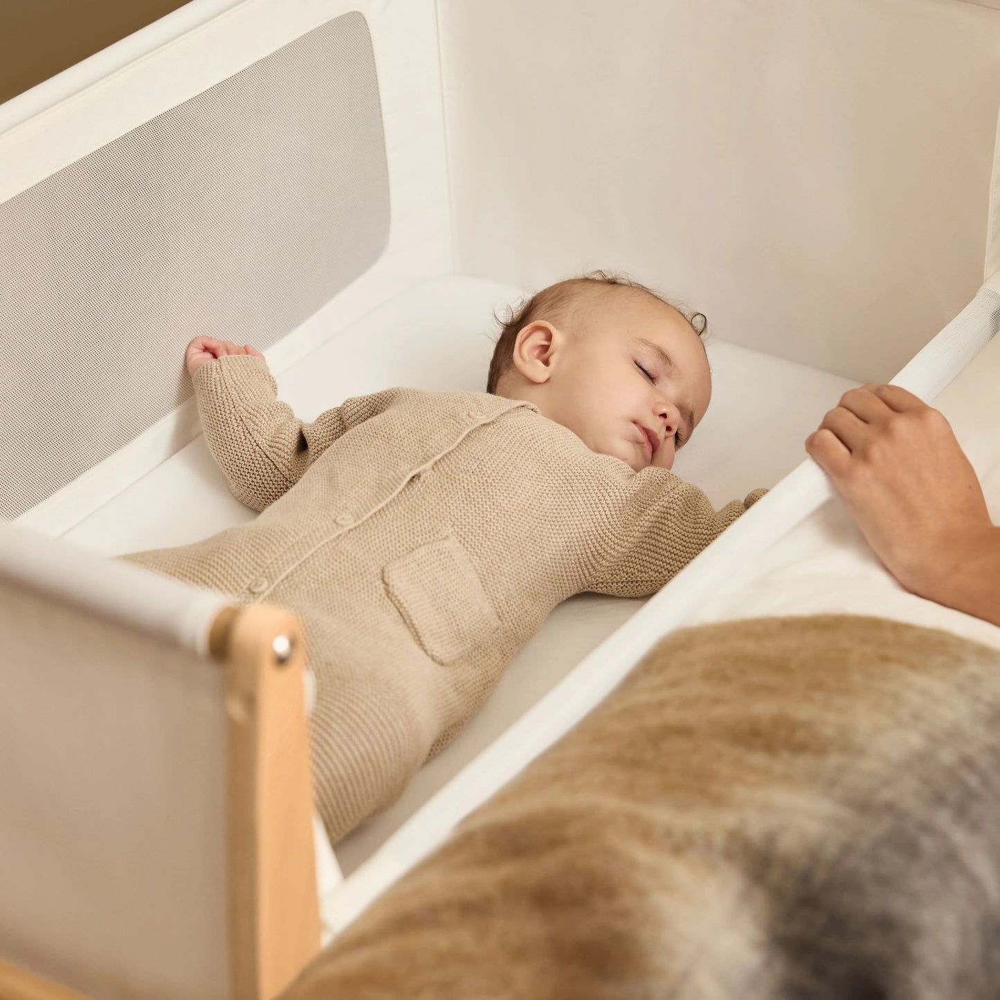 SnuzPod5 Bedside Crib - Natural