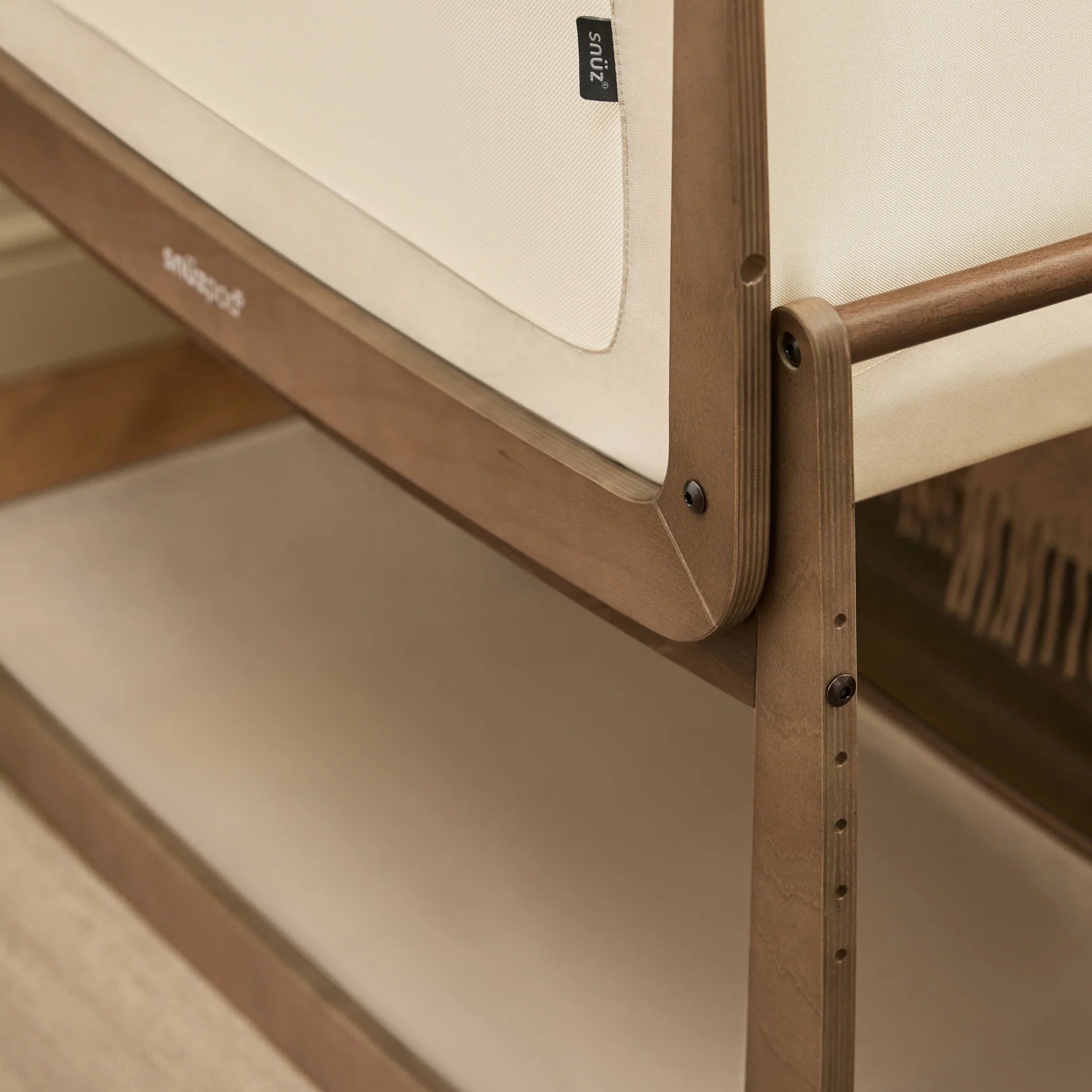 SnuzPod5 Bedside Crib - Walnut
