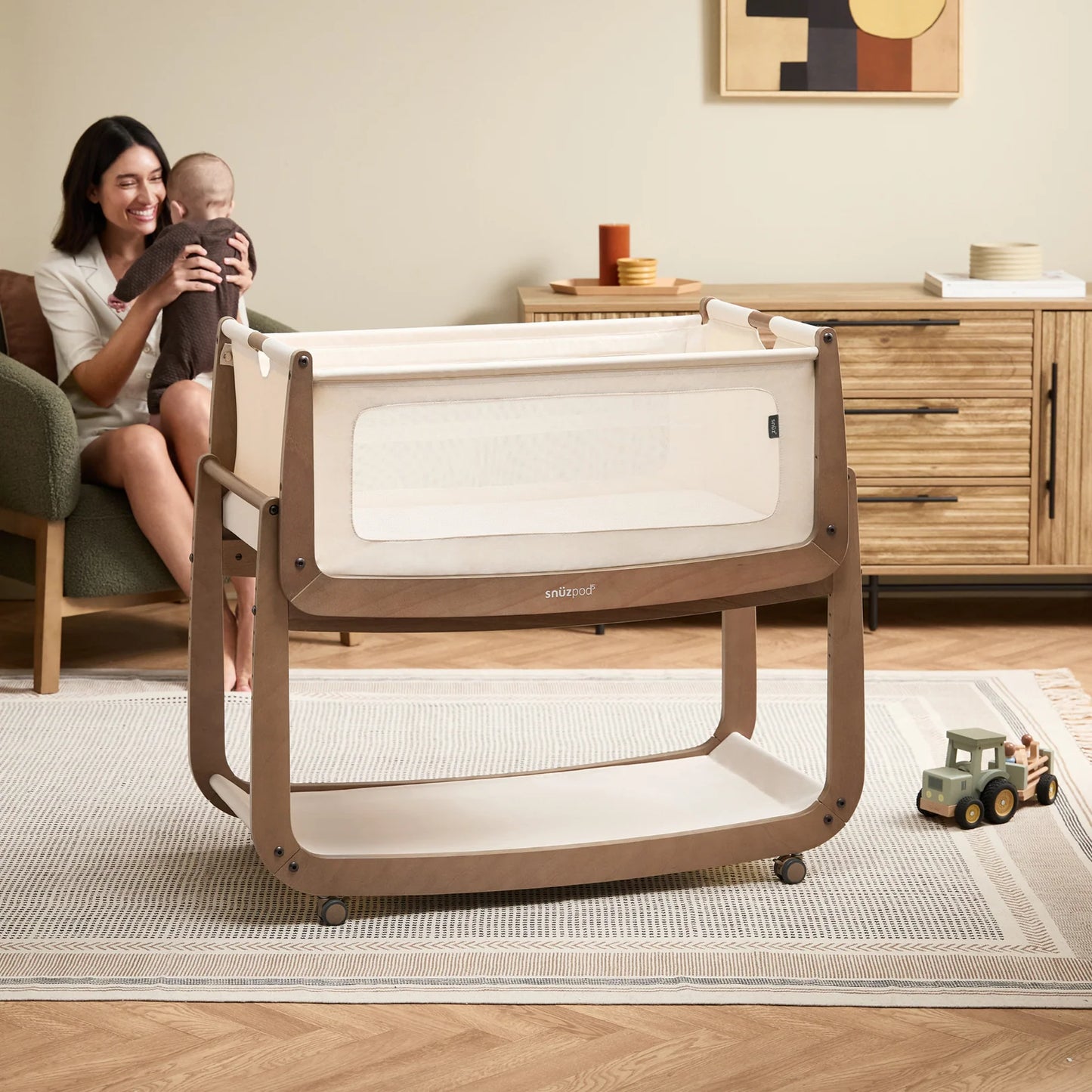 SnuzPod5 Bedside Crib - Walnut
