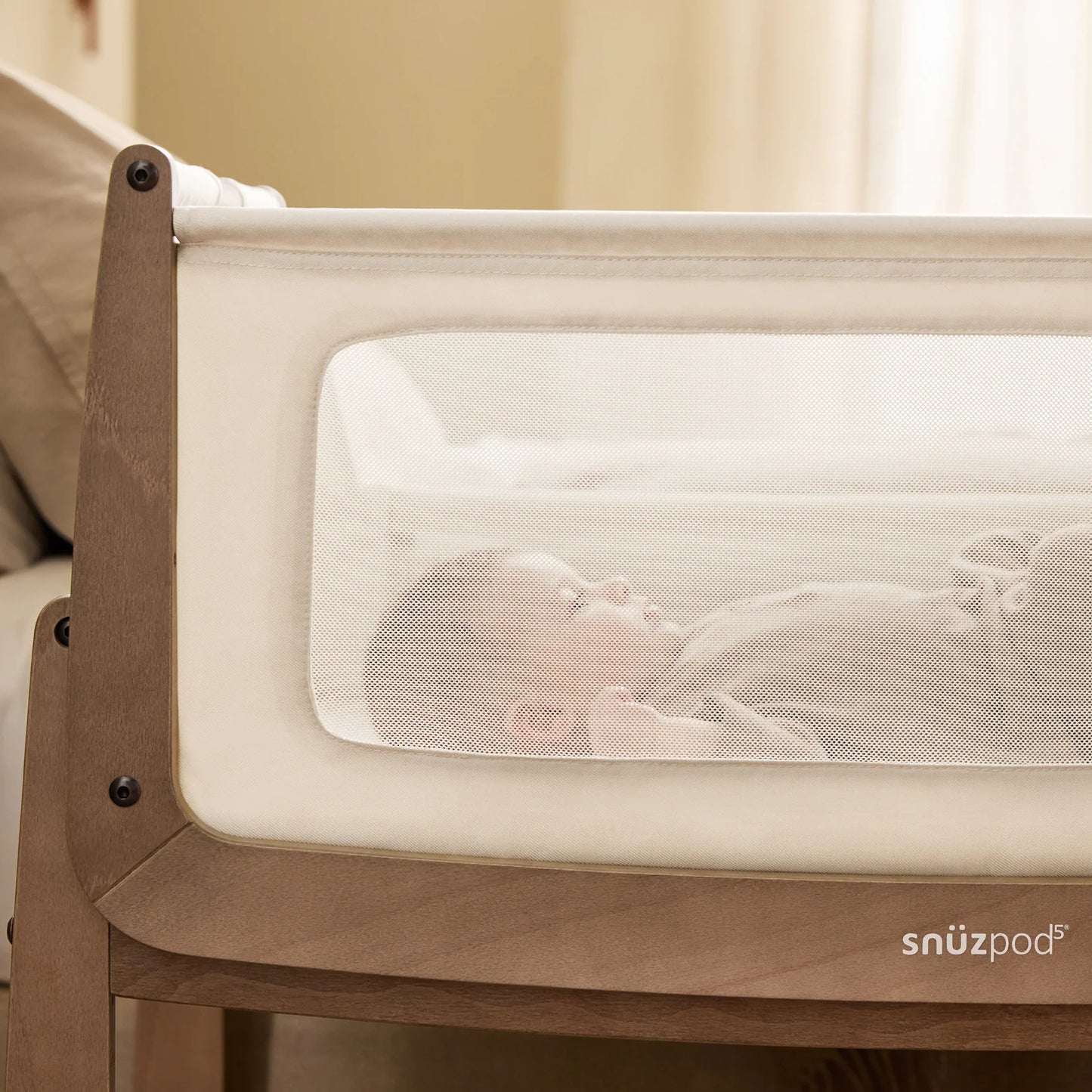 SnuzPod5 Bedside Crib - Walnut