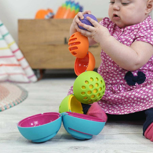 Fat Brain Toys OombeeBall - Traveling Tikes 