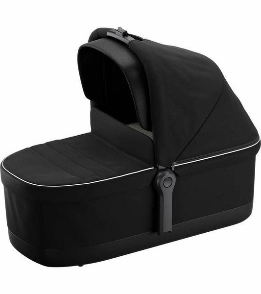 Thule Sleek Bassinet - Midnight Black - Traveling Tikes 