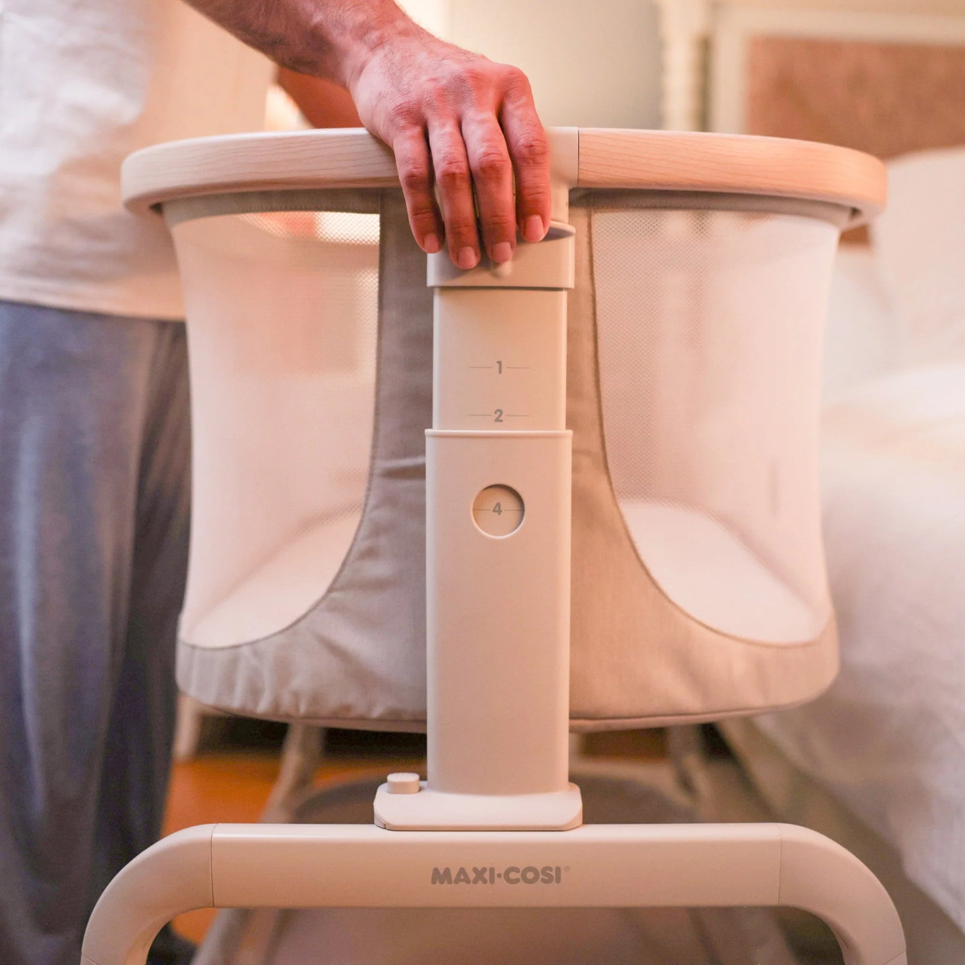 Maxi-Cosi Iora Bedside Bassinet - Classic Slate